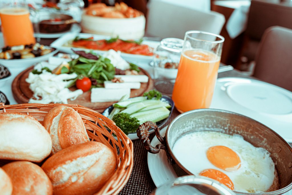 Colazione in un accampamento nel Sahara marocchino